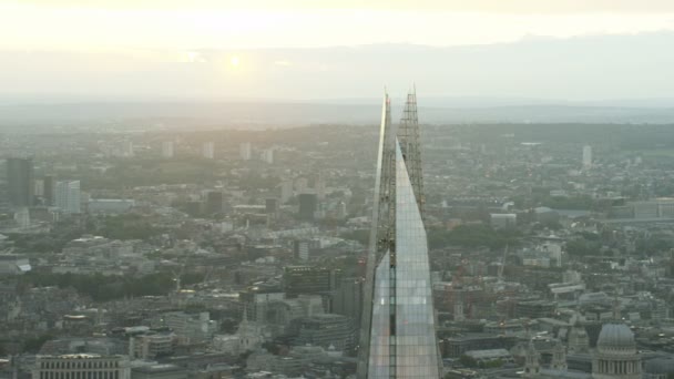 Menara kaca The Shard di London — Stok Video