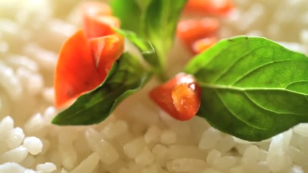 Balinesiska klibbiga kokt ris — Stockvideo