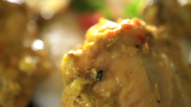 Riso bianco esposto con curry di pollo — Video Stock