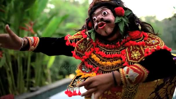 Balinese asiático mágico palhaço máscara figura — Vídeo de Stock