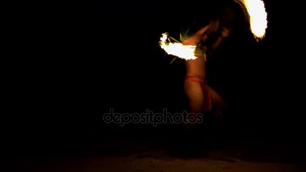 Fire dancer performing the Art of Fire — Stock Video