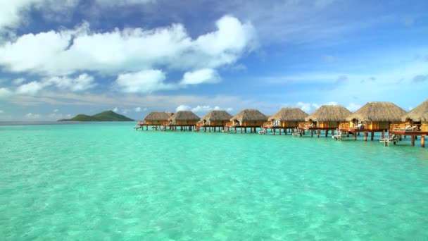 Resort mit Bungalows in Bora Bora — Stockvideo