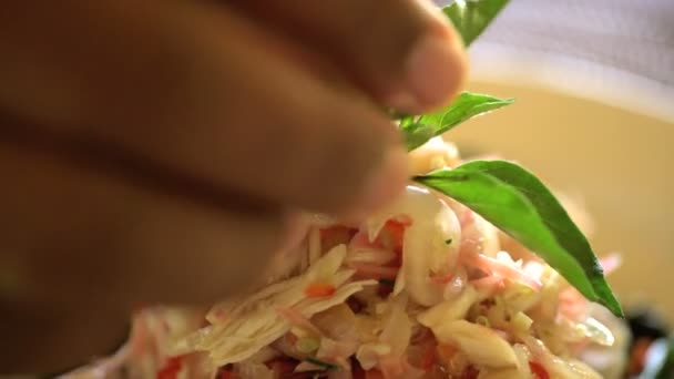 요리사에 의해 준비 된 야채 — 비디오