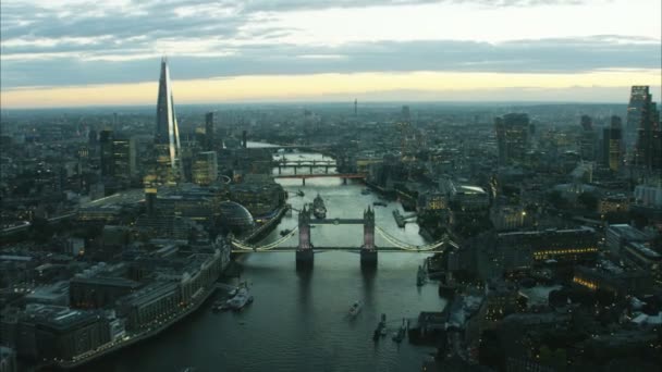 Themse und Skyline von London — Stockvideo