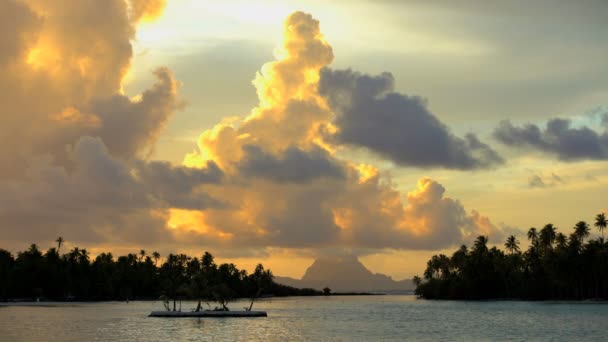 Lagoa da ilha de Bora Bora e Monte Otemanu — Vídeo de Stock