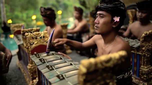 Groupe gamelan jouant en performance — Video