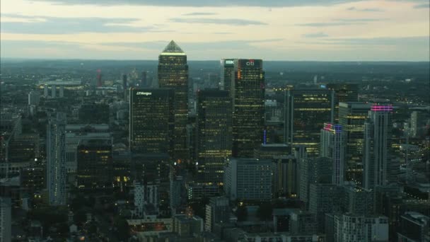 Grattacieli nel quartiere finanziario di Canary Wharf — Video Stock