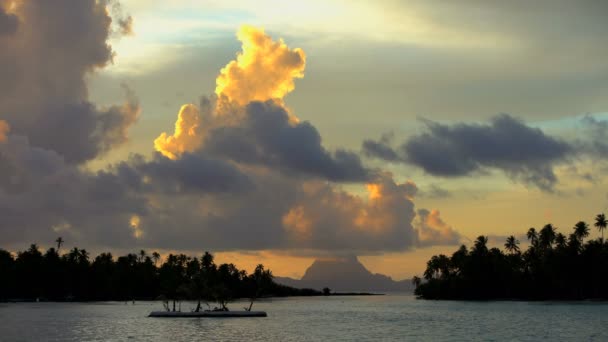 Laguna Bora Bora Island y Mt Otemanu — Vídeo de stock