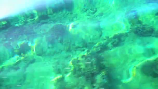 Şeffaf tropikal okyanus su — Stok video