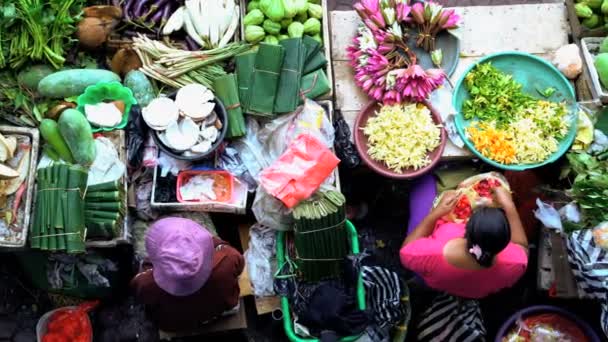 Targ uliczny sprzedawca sprzedaży kwiatów — Wideo stockowe