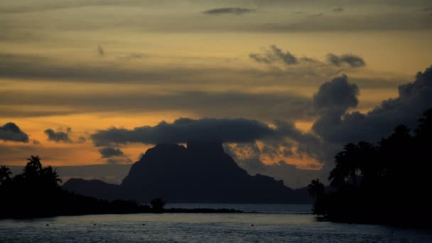 Por do sol da lagoa da ilha de Bora Bora — Vídeo de Stock