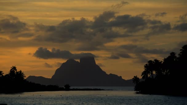 Zonsondergang van Bora Bora eiland lagune — Stockvideo