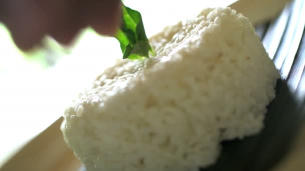 Steamed rice displayed with garnish — Stock Video