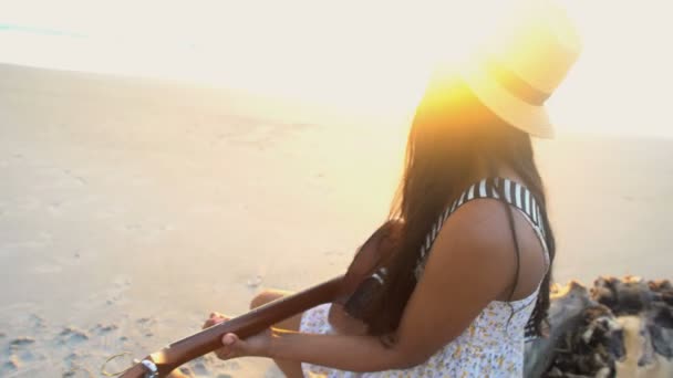 Girl playing the guitar — Stock Video