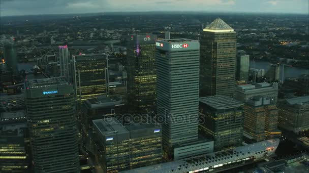 Edifici nel quartiere commerciale di Canary Wharf — Video Stock