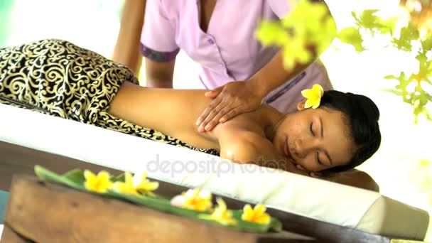 Therapeutic massage for female — Stock Video