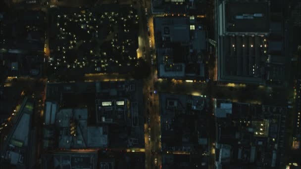 Освещенные крыши и движение в Лондоне — стоковое видео