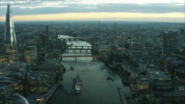 Fiume Tamigi e paesaggio urbano di Londra — Video Stock