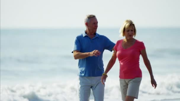 Couple having fun on beach — Stock Video