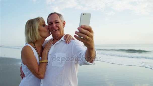 Senioren machen Selfie — Stockvideo