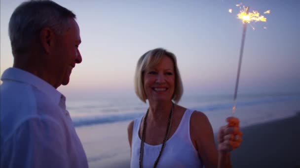 Couple dancing with sparklers on the beach — Stock Video