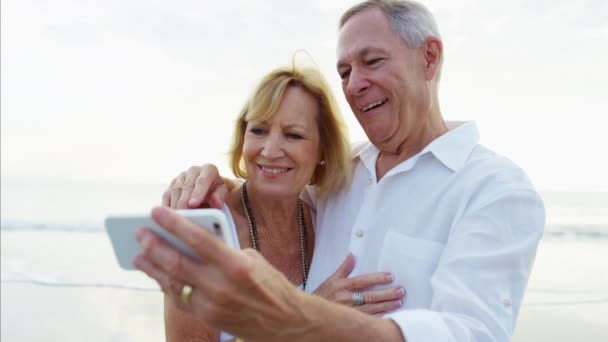 Pareja sonriendo para video diario — Vídeos de Stock