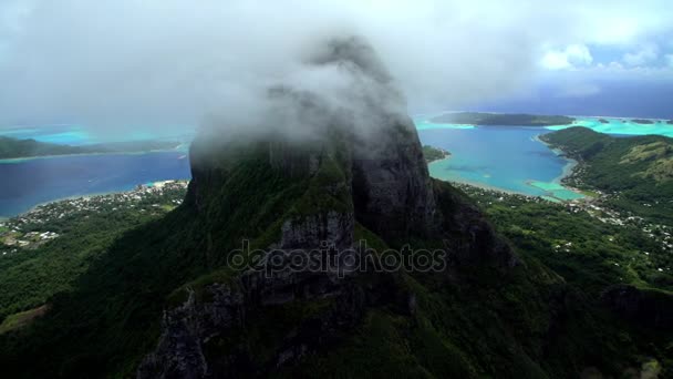 산 Otemanu, 보라 보라에 구름 — 비디오