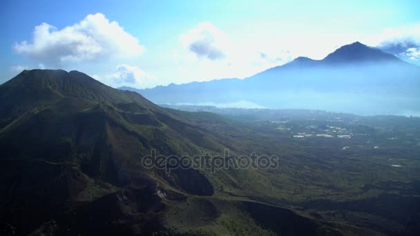 Mt Batur, Mt Abang e Mt Agung Vulcão — Vídeo de Stock