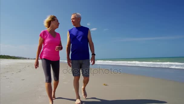 Casal desfrutando de atividade fitness — Vídeo de Stock