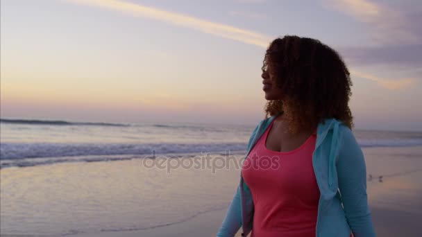 Mujer haciendo ejercicio de adelgazamiento — Vídeos de Stock