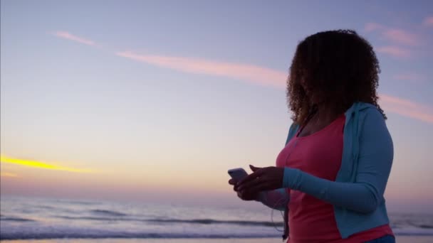 女性做柔和的运动 — 图库视频影像
