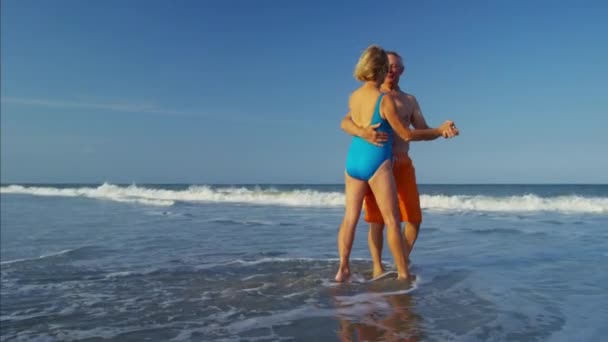 Couple having fun on the beach — Stock Video