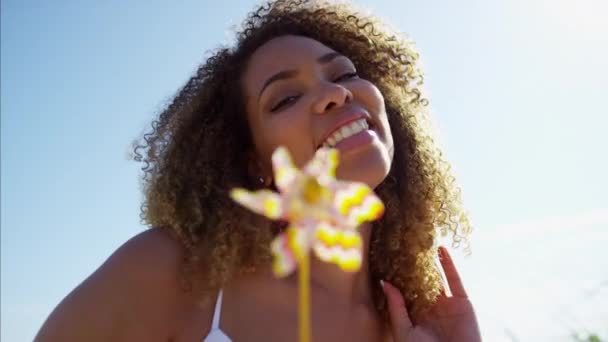 Kadın zevk yaz eğlence — Stok video