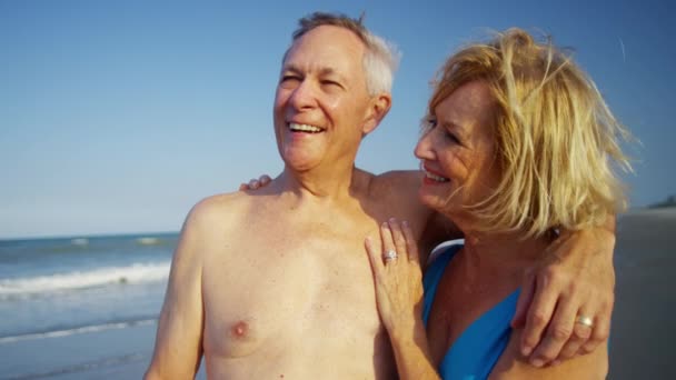 Couple in swimsuits on the beach — Stock Video