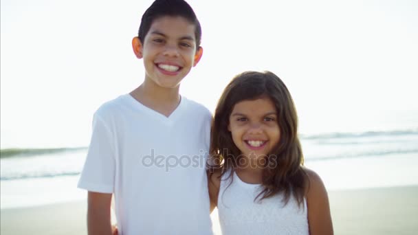 Children having fun on the beach — Stock Video