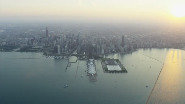 Lake Michigan marina and Navy Pier — Stock Video