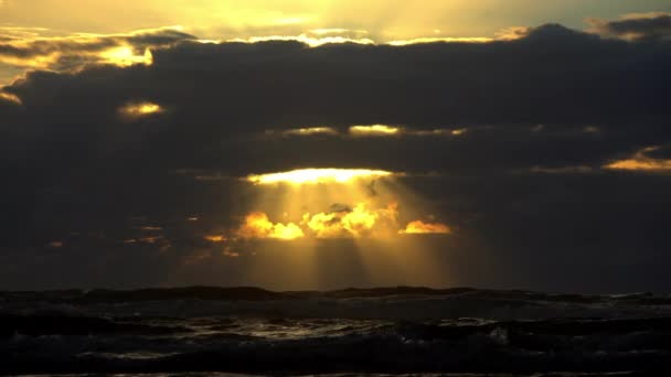 Günbatımı üzerinde Tasman Denizi, Yeni Zelanda — Stok video