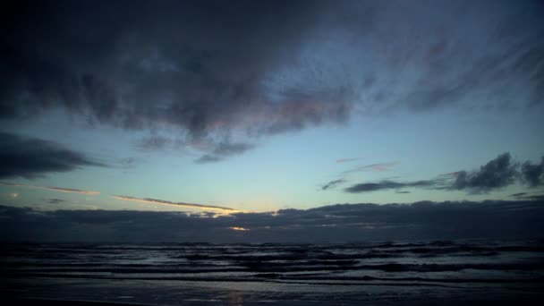 Ηλιοβασίλεμα πάνω από θάλασσα της Τασμανίας, Νέα Ζηλανδία — Αρχείο Βίντεο