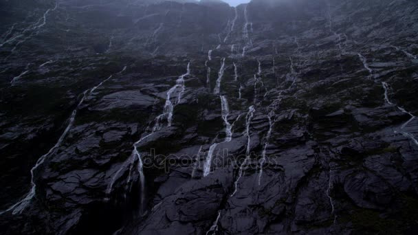 Cachoeiras em Milford Sound — Vídeo de Stock