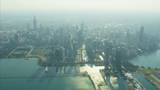 Chicago-folyóra és a Millennium Park — Stock videók