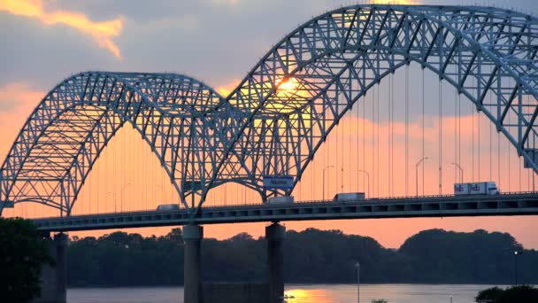 Yeni köprüden Mississippi Nehri — Stok video