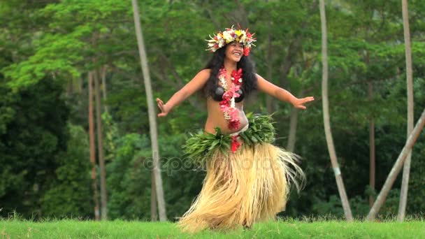 Tahitian flicka dansa hula — Stockvideo