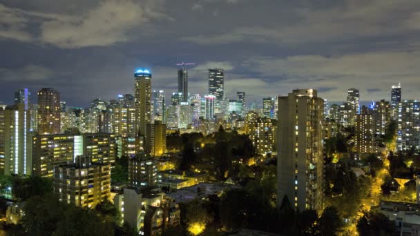 Edificios iluminados en Vancouver — Vídeos de Stock