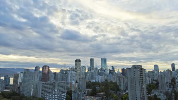 Gebouwen en wolkenkrabbers in Vancouver — Stockvideo
