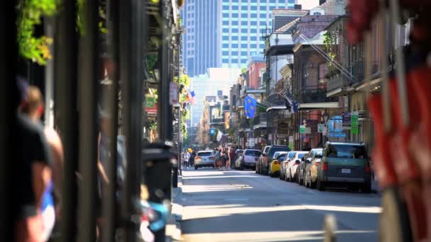 Qtourists shopping in New Orleans — Stock Video