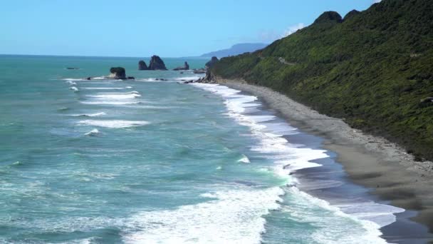 Waves from Tasman Sea on beach — Stock Video