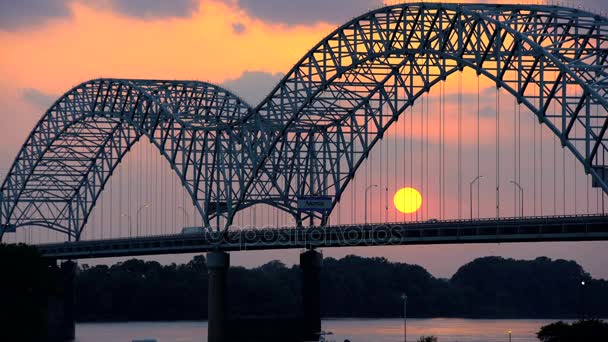 ミシシッピ川を渡る新しい橋 — ストック動画