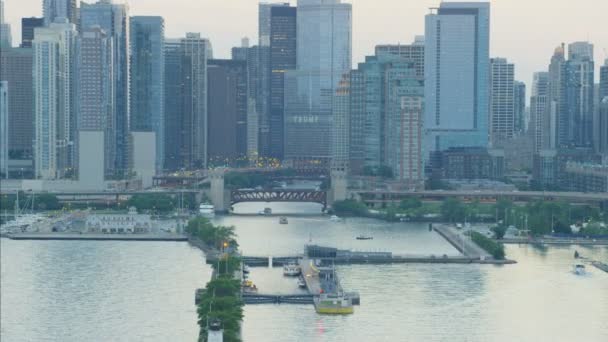 Trump Tower e porto de Chicago — Vídeo de Stock