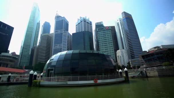 Hochhäuser in Marina Bay an der Batteriestraße — Stockvideo