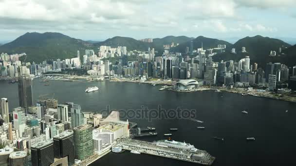 Victoria Peak en Victoria harbor — Stockvideo